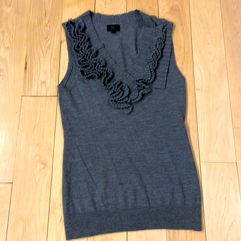 Vintage Banana Republic Black Label XS grey sweater vest with ruffles